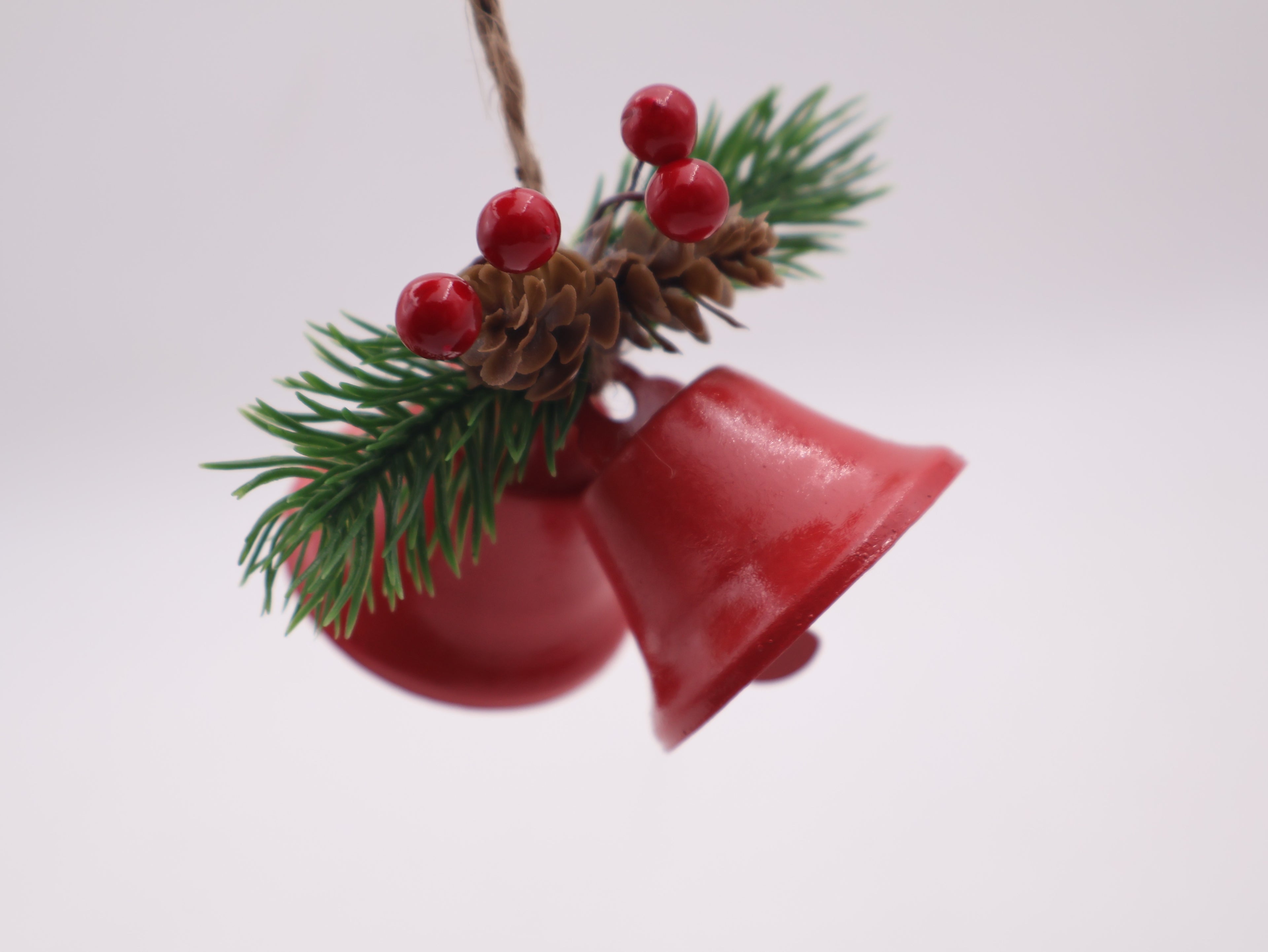 MODOVO Set of 8 Red & Gold Christmas Bell – Festive Metal Hanging Bells